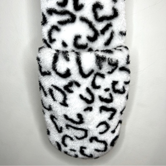White Leopard Animal Hat with Mittens - Toddler Young Child OS fits most - NWOT - Picture 6 of 10